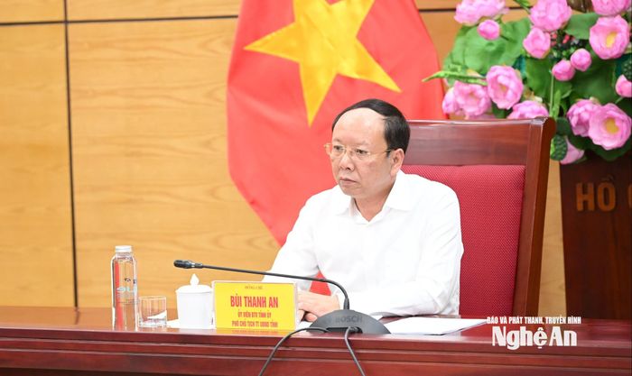 Đồng chí Bùi Thanh An - Ủy viên Ban Thường vụ Tỉnh ủy, Phó Chủ tịch Thường trực UBND tỉnh chủ trì tại điểm cầu Nghệ An. Ảnh: Thành Cường