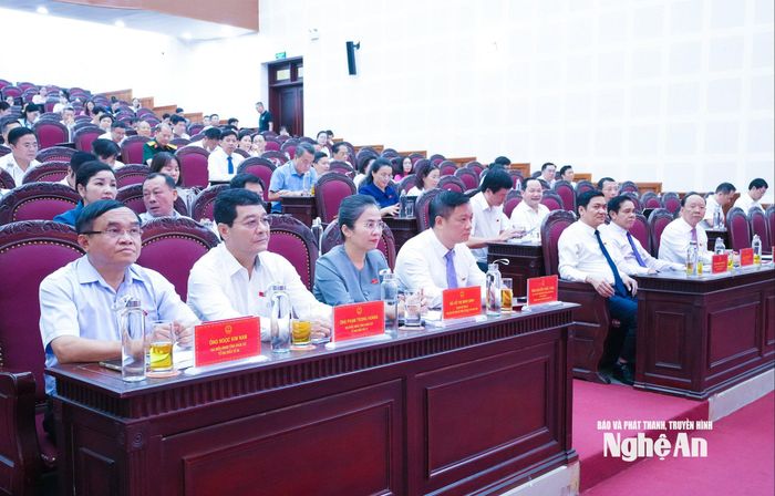 Các đại biểu tham dự kỳ họp. Ảnh: Mai Hoa