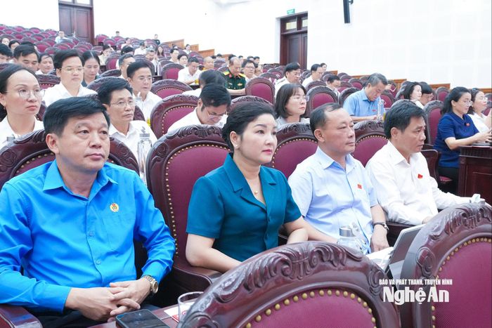 Các đại biểu HĐND tỉnh tham dự Kỳ họp. Ảnh: Mai Hoa