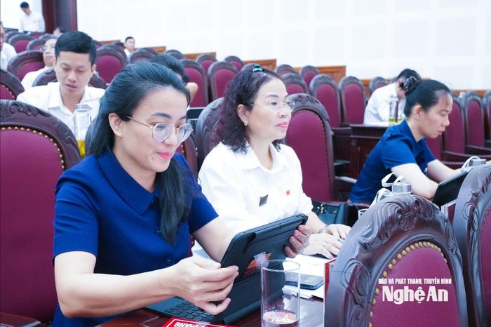 Các đại biểu HĐND tỉnh tham dự Kỳ họp. Ảnh: Mai Hoa