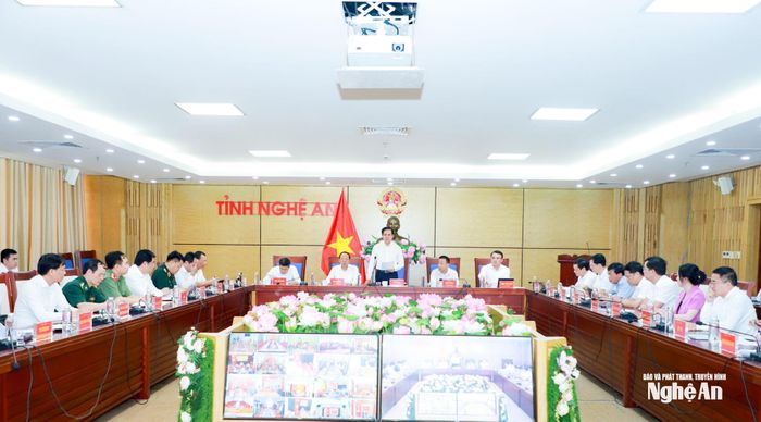 Hội nghị trực tuyến toàn tỉnh về thúc đẩy đầu tư công năm 2026, kết nối từ điểm cầu trung tâm tại Trụ sở UBND tỉnh đến các điểm cầu 130 UBND xã, phường trên toàn tỉnh diễn ra sáng 5/5/2026. Ảnh: Thành Duy