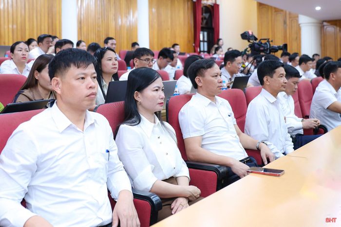 Đại biểu tham dự kỳ họp.