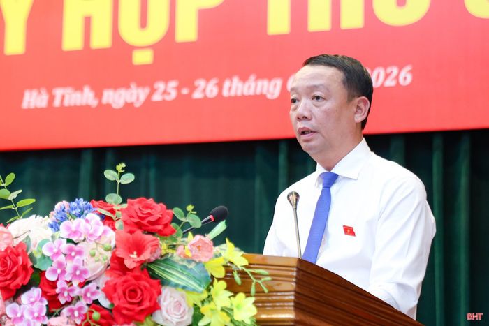 Đồng chí Phan Thiên Định - Phó Bí thư Tỉnh ủy, Chủ tịch UBND tỉnh tiếp thu, làm rõ thêm các vấn đề đại biểu, cử tri quan tâm; đồng thời nêu các giải pháp thực hiện trong thời gian tới.