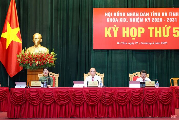 Chủ tọa kỳ họp.