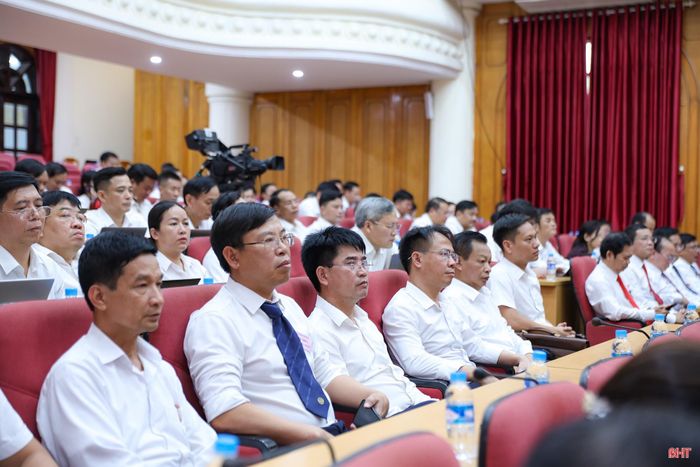  Đại biểu dự kỳ họp. 