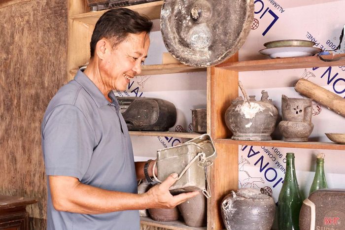  Anh Tùng cho biết: "Tôi muốn dựng lại một không gian gần với nguyên bản nhất của nhà ở nông thôn ngày trước. Mùi đất, mùi rơm rạ trong từng bức tường luôn mang lại cho tôi cảm giác bình yên, thân thuộc. Tôi cũng mong qua không gian này, thế hệ trẻ sẽ hiểu hơn về cuộc sống của ông bà, cha mẹ ngày trước, để thêm yêu và trân trọng những giá trị văn hóa truyền thống của quê hương". 