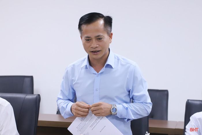 Thầy Nguyễn Quang Ngọc - Phó Hiệu trưởng Trường Chính trị Trần Phú đề xuất cần cân đối tiêu chí của ban tổ chức cấp tỉnh và cấp Trung ương trong quá trình chấm tác phẩm.