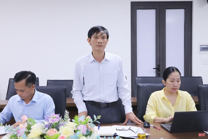 Phó Chủ tịch Hội Nhà báo tỉnh Võ Xuân Báu góp ý về thang điểm của các loại hình tác phẩm dự thi.
