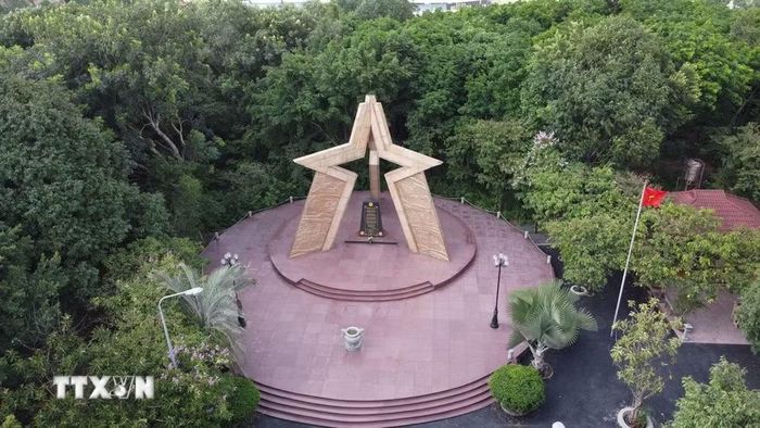 Trong khu rừng cảnh quan môi trường Biên Hòa còn có Bia tưởng niệm liệt sỹ Đoàn đặc công 113 tại đỉnh đồi 61. (Ảnh: Sỹ Tuyên/TTXVN)