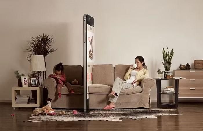 Bức tường ngăn cách vô hình giữa con trẻ và cha mẹ. (Ảnh minh họa - Nguồn: boredpanda.com)