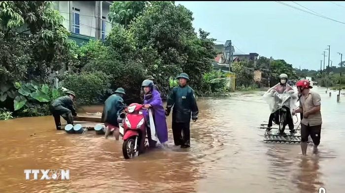 Mưa lớn gây ngập cục bộ tại xã Tân Trịnh (Tuyên Quang). (Ảnh: TTXVN phát)