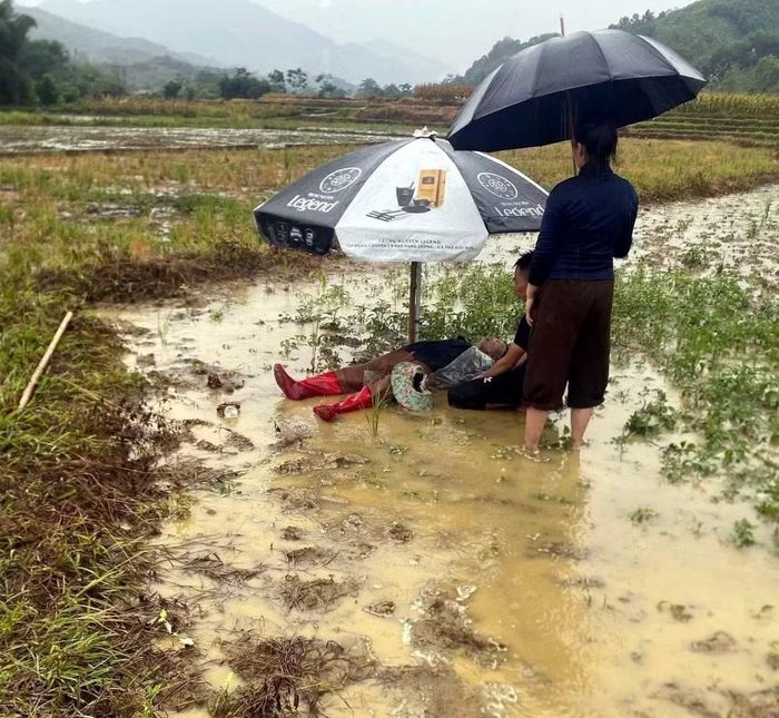 Một người dân bị sét đánh gây tử vong. (Ảnh: TTXVN phát)