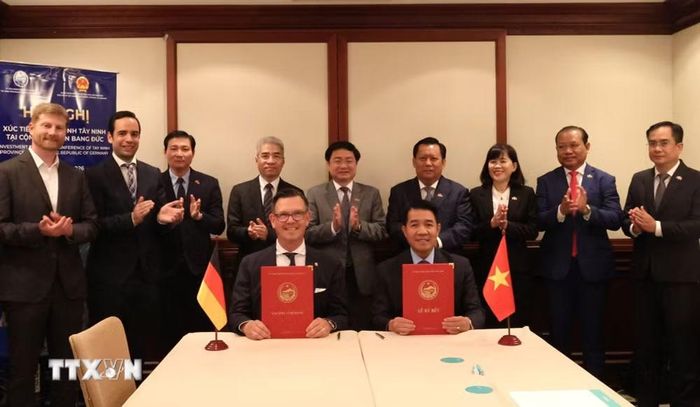 Lễ ký Bản ghi nhớ hợp tác giữa Tập đoàn Big Dutchman AG và Tập đoàn Hùng Nhơn. (Ảnh: Thu Hằng/TTXVN)