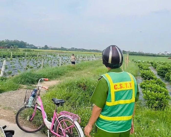 Những hành vi thả diều gần đường băng tại Nội Bài đã ảnh hưởng đến hoạt động an toàn bay. (Ảnh: PV/Vietnam+)