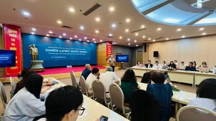 Ông Nguyễn Tiến Dũng đã mang đến góc nhìn thực tiễn về hành trình đưa hàng Việt lên sàn Amazon. (Ảnh: Vietnam+)