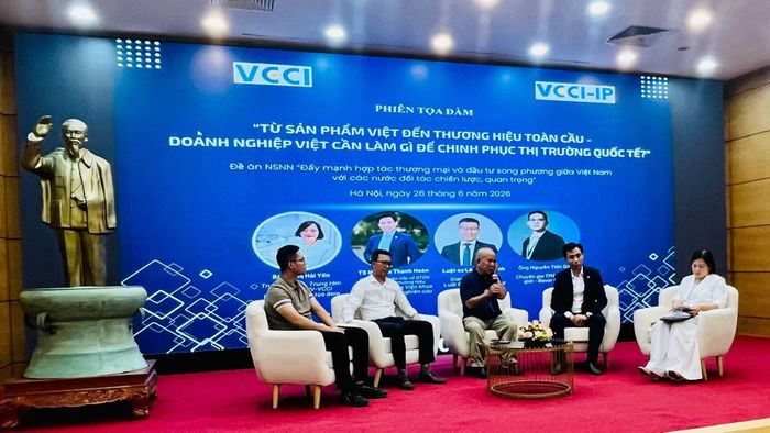 Tọa đàm tại thảo “Xây dựng thương hiệu, phát triển xuất khẩu và bảo vệ tài sản trí tuệ trong kỷ nguyên số." (Ảnh: PV/Vietnam+)