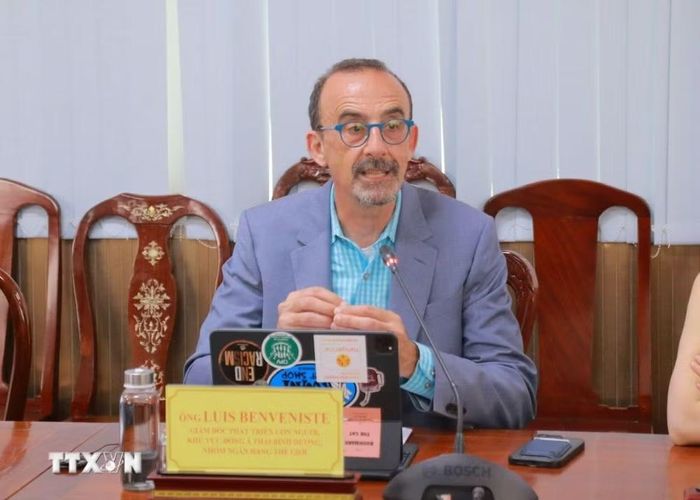 Ông Luis Benveniste, Giám đốc Phát triển con người khu vực Đông Á Thái Bình Dương, trưởng đoàn công tác Ngân hàng thế giới phát biểu. (Ảnh: Ngọc Thiện/TTXVN)
