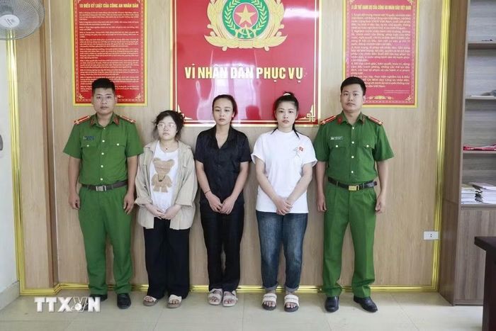 Phòng Cảnh sát sát hình sự Công an Nghệ An phá chuyên án mua bán người, bắt 3 đối tượng lừa bán 13 nạn nhân tại Nghệ An vào các công ty lừa đảo ở Đặc khu kinh tế Tam Giác Vàng. (Ảnh: TTXVN phát)