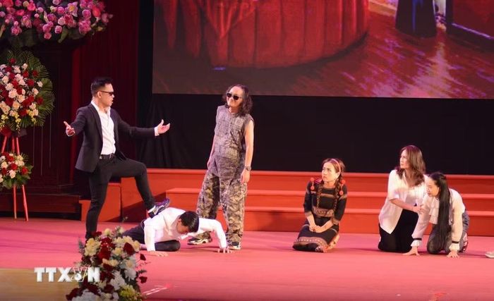 Tiểu phẩm tuyên truyền phòng, chống mua bán người tại thành phố Huế. (Ảnh: Văn Dũng/TTXVN)