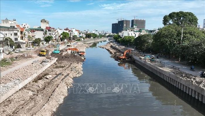 Dự án cải tạo tuyến hạ lưu Kim Ngưu nối sông Tô Lịch với trạm bơn Yên Sở, có tổng chiều dài là 5.350m, với tổng mức đầu tư 680.915 triệu đồng, khởi công 23/2/2026, đến nay tiến độ dự án đã hoàn thành khoảng 95% khối lượng công việc, phấn đấu hoàn thành vào ngày 30/6/2026.