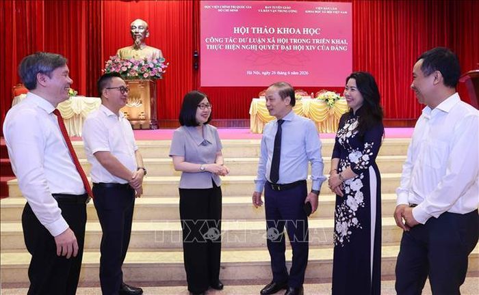 Các đại biểu trao đổi bên lề hội thảo. Ảnh: Văn Điệp/TTXVN