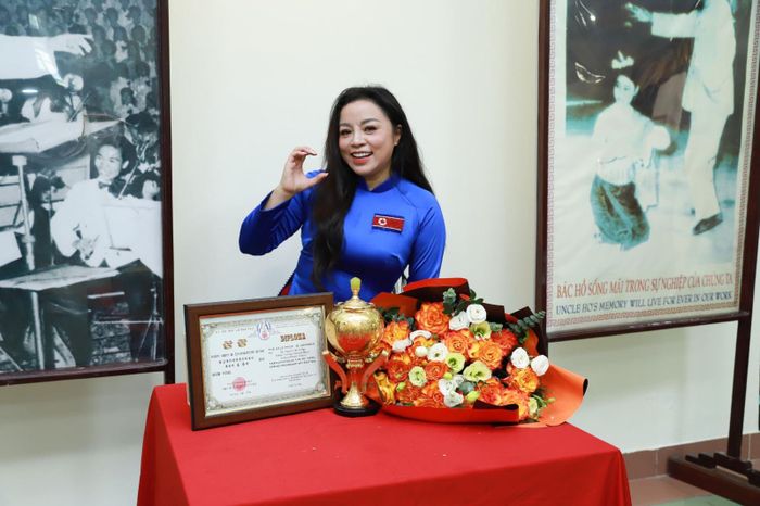NSƯT Tố Nga xuất sắc giành Cúp Vàng Liên hoan Nghệ thuật quốc tế của Triều Tiên.