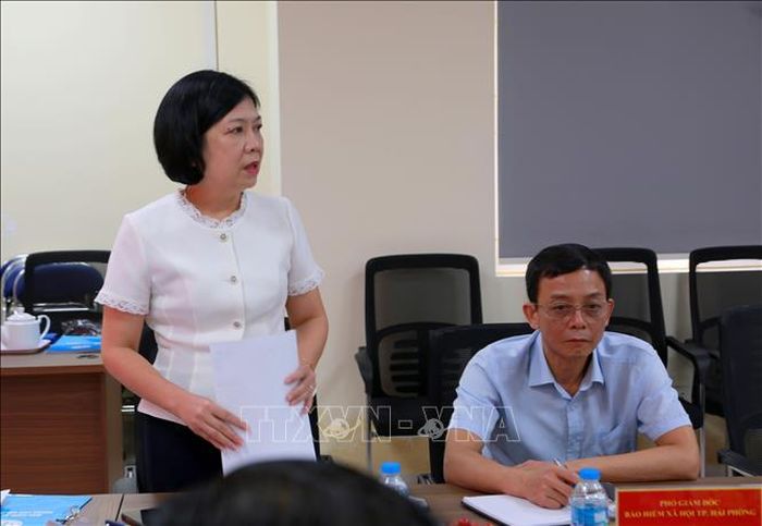 Bà Trần Thị Hương, Giám đốc Bảo hiểm xã hội Hải Phòng, phát biểu.