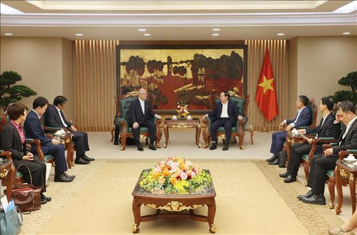 Phó Thủ tướng Lê Tiến Châu tiếp ông Takebe Tsutomu, Cố vấn đặc biệt Liên minh Nghị sĩ hữu nghị Nhật - Việt. Ảnh: Lâm Khánh/TTXVN