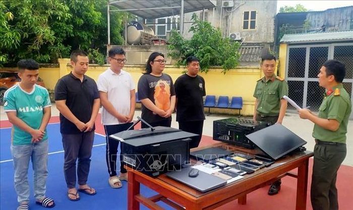 Sau quá trình điều tra, làm rõ, đến nay Cơ quan An ninh điều tra công an tỉnh Thanh Hóa đã quyết định khởi tố vụ án, khởi tố bị can và ra lệnh tạm giam đối với 8 đối tượng. Ảnh: TTXVN phát