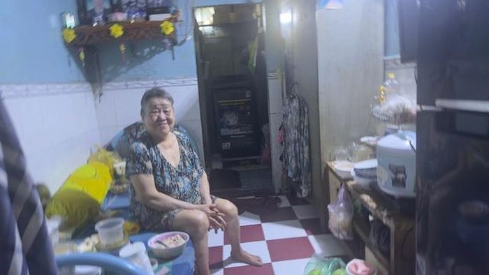 Bà Lê Kim Anh mong sớm được bồi thường để chuyển đi nơi khác sống.