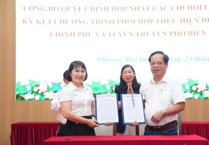 UBND phường Hải Dương và Trung tâm tư vấn pháp luật số 2 thực hiện ký kết Quy chế phối hợp tuyên truyền, phổ biến pháp luật và trợ giúp pháp lý miễn phí cho nhân dân.