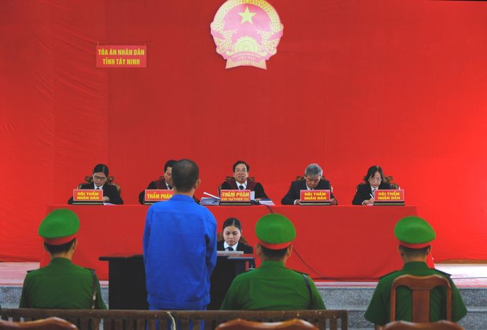 Phiên tòa do Chánh tòa hình sự TAND tỉnh Tây Ninh Nguyễn Quốc Khánh làm chủ tọa - Ảnh: SƠN LÂM