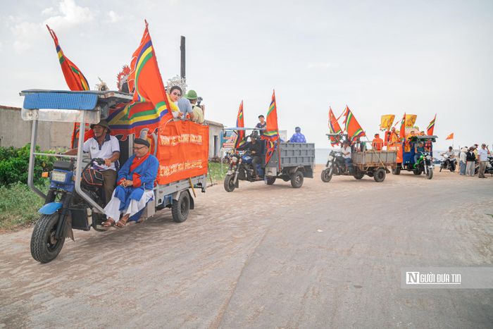 Không chỉ lưu giữ những giá trị văn hóa lâu đời, lễ hội cầu ngư còn góp phần biến những nét đẹp truyền thống thành nguồn lực phát triển, tạo sức hút riêng cho du lịch địa phương trên hành trình khai thác tiềm năng kinh tế biển bền vững.