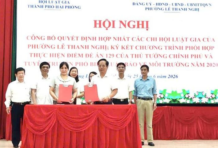 UBND phường Lê Thanh Nghị và Trung tâm tư vấn pháp luật số 2 thực hiện ký kết Quy chế phối hợp tuyên truyền, phổ biến pháp luật và trợ giúp pháp lý miễn phí cho nhân dân.