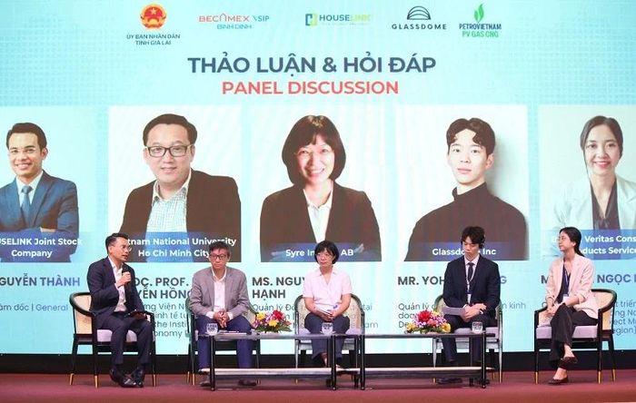 Các chuyên gia thảo luận và hỏi đáp tại hội thảo.