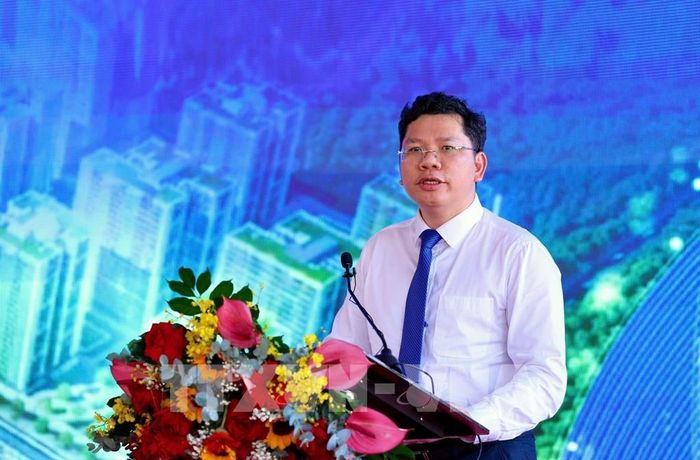 Ông Hoàng Nguyên Dinh, Phó Chủ tịch UBND Thành phố Hồ Chí Minh phát biểu khai mạc lễ khởi công. Ảnh: Thanh Vũ - TTXVN 