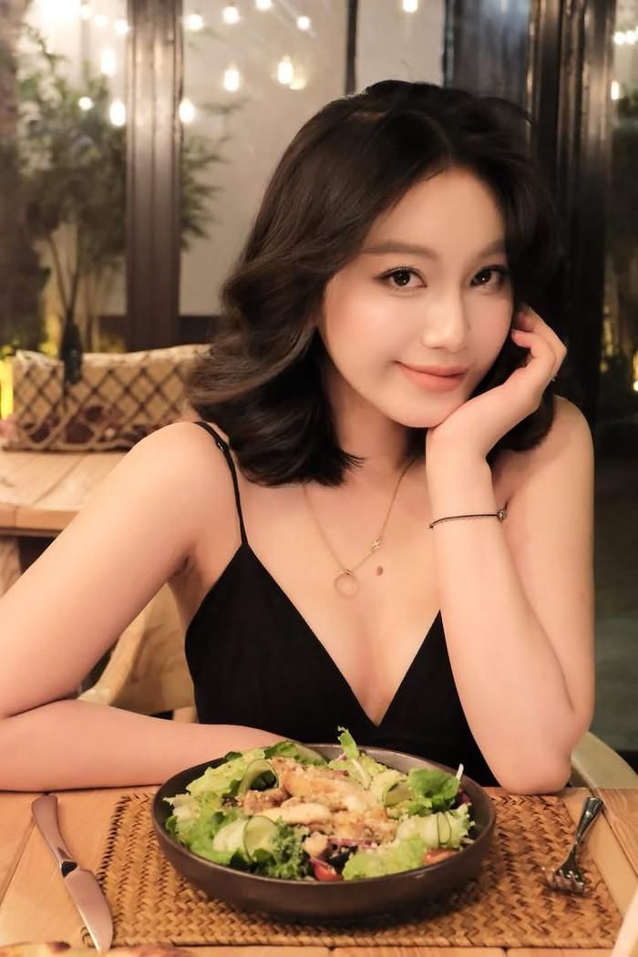 Hồ Văn Cường cũng thừa nhận cuộc sống của anh đã thay đổi rất nhiều kể từ khi lập gia đình. “Có gia đình rồi, tôi nỗ lực nhiều hơn để kiếm tiền chăm lo vợ và gia đình”. Ảnh: FBNV