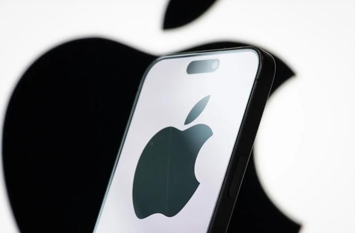 iPhone vẫn chưa bị điều chỉnh giá, nhưng không loại trừ khả năng điều này sẽ xảy ra vào cuối năm. Ảnh: TechCrunch