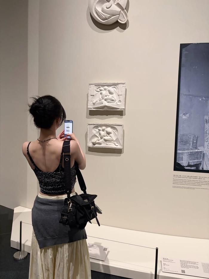 Karina khoe cơ lưng săn chắc. (Nguồn: Instagram nhân vật)