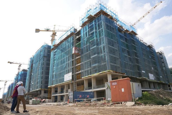 Trực tiếp xây dựng nhiều dự án NOXH, nhưng đến nay anh Đinh Văn Linh (32 tuổi) vẫn chưa thể mua được một căn hộ (ảnh minh họa)