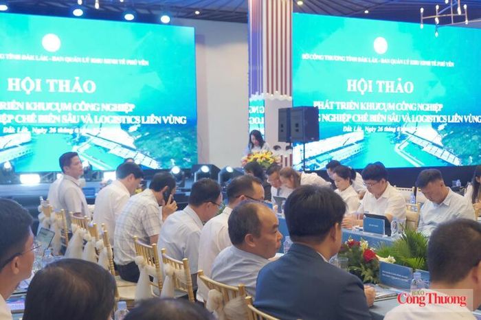 Đông đảo đại biểu, các doanh nghiệp, nhà đầu tư trong và ngoài tỉnh Đắk Lắk tham dự. Ảnh: Lê Sơn
