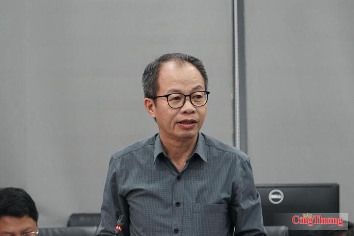 Đại diện các doanh nghiệp phát biểu tại buổi làm việc.