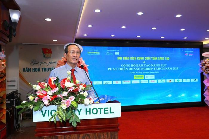 Ông Trần Hoàng – Tổng biên tập Tạp chí Doanh nhân Sài Gòn phát biểu tại hội thảo. Ảnh: BTC