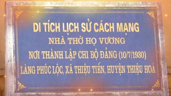 Biển đá ghi danh trước Di tích lịch sử cách mạng nhà thờ họ Vương