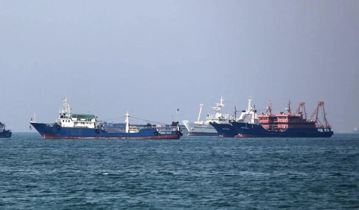 Tổ chức Hàng hải quốc tế (IMO) thông báo tạm thời đình chỉ kế hoạch hỗ trợ hộ tống các tàu dân sự mắc kẹt tại eo biển Hormuz.Ảnh: X.