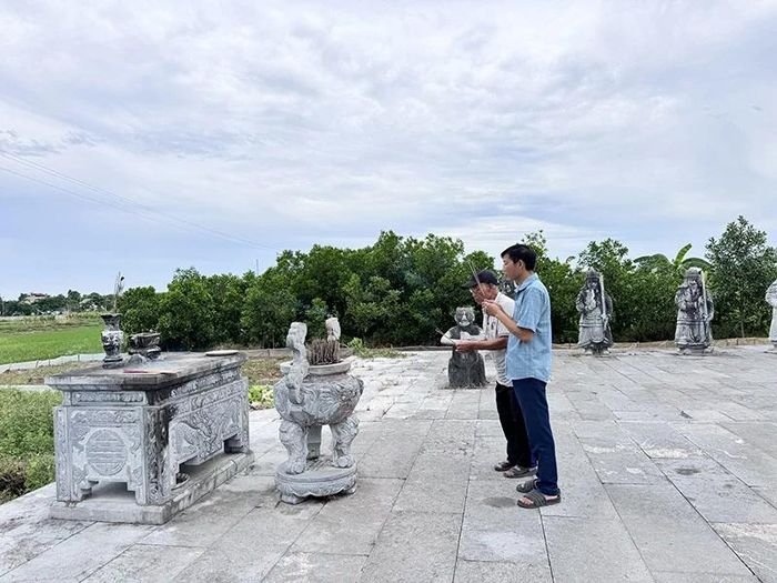 Khu kiến trúc đá Bái Lăng - di tích lịch sử văn hóa cấp tỉnh được công nhận năm 1995.