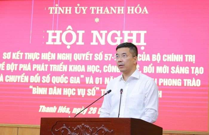 Phó Bí thư Thường trực Tỉnh ủy Nguyễn Hồng Phong phát biểu khai mạc.