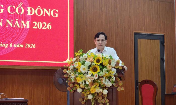 Ông Lê Thế Sơn, Bí thư Đảng ủy, Chủ tịch HĐQT Công ty Cổ phần Cấp nước Thanh Hóa phát biểu khai mạc đại hội.