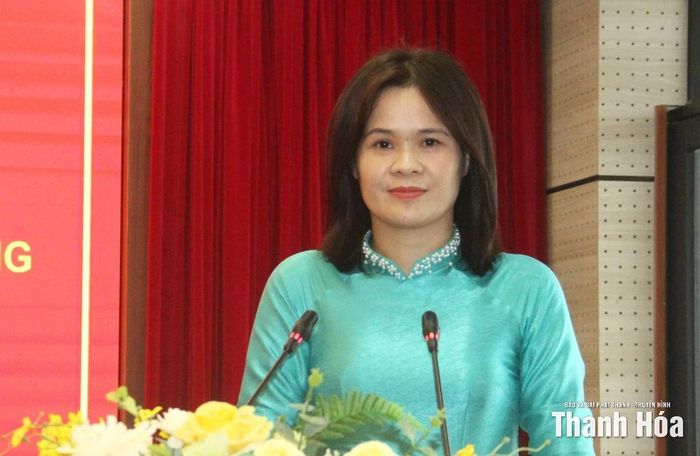 Đại diện tác giả đoạt giải phát biểu tại hội nghị.