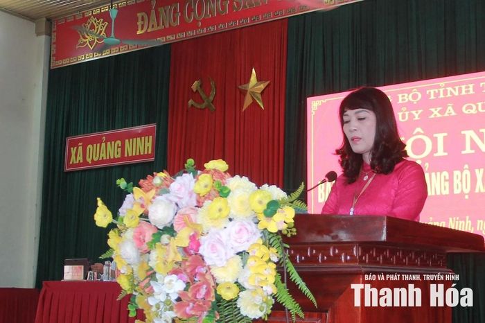 Đồng chí Nguyễn Thị Sơn, Bí thư Đảng ủy, Chủ tịch HĐND xã Quảng Ninh phát biểu chỉ đạo tại hội nghị.